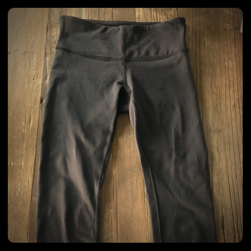Lululemon Wunder Under Cropped Yoga Pants 🧘🏻